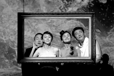 从左至右依次为演员吴军、王一楠、胡可、刘小锋。