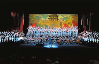 辉煌中国唱响“红色记忆” 众名家同台献艺