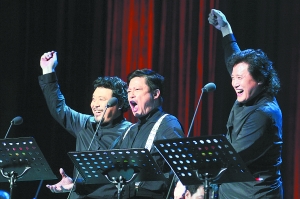 三位歌唱家在人民大会堂首演。