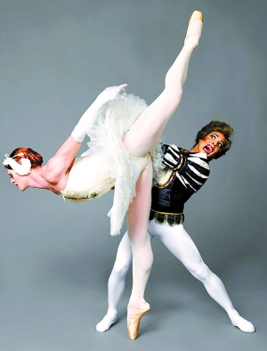 美國《顛覆經典'歡樂版'全男古典芭蕾》劇照