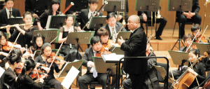 今年4月14日，许忠指挥上海东方交响乐团演奏《命运》交响曲等
