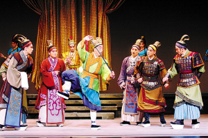 李寶春（左四）在《弄臣》中扮演弄臣黎咏德。（資料圖片）