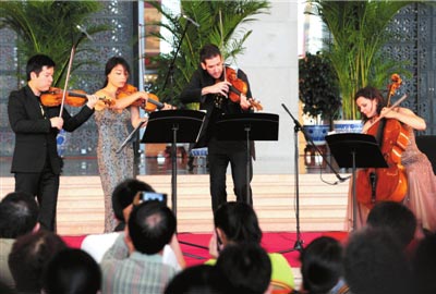 四位演奏家的演绎也让“古董”名琴散发出了新的活力。