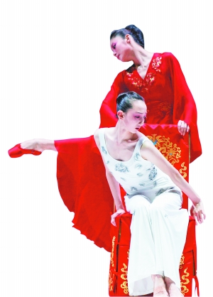 白衣杜丽娘与柳梦梅为故事主角，红衣杜丽娘展现的是她的原始自我和真实欲望。