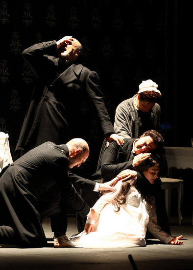 席爾瓦·莫克拉2012年在貝裏尼歌劇院演出《茶花女》 劇照
