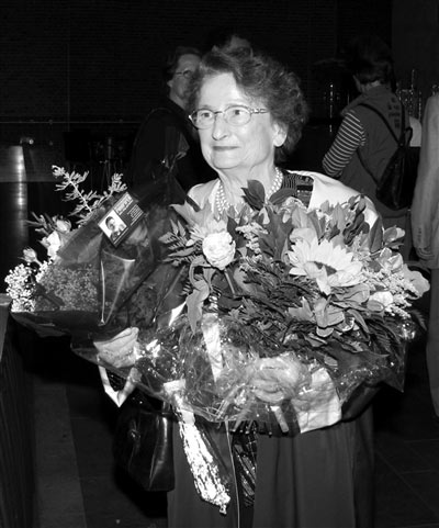 玛丽·克莱尔·阿兰，法国管风琴家，1926年生，曾两次录制巴赫的管风琴作品全集。2月26日去世
