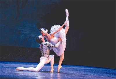 俄羅斯國家芭蕾《天鵝湖》梅蘭芳保利先後上演