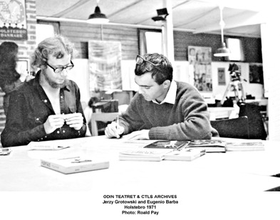 1971年，尤金诺·芭芭与老师格罗托夫斯基（左）。Roald Pay 摄