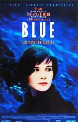 電影《藍色》海報，《藍色》獲得1993年威尼斯電影節：最佳影片、最佳女主角獎以及最佳攝影獎；1993年愷撒電影獎最佳女主角獎、最佳音樂獎及最佳編輯獎。