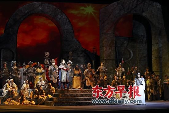 上海大劇院與匈牙利布達佩斯藝術宮合作的威爾第歌劇《阿蒂拉》昨晚亮相上海大劇院，成為大劇院重修後的開幕之作。