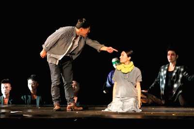 黄渤和袁泉的表演为《活着》增色不少。
