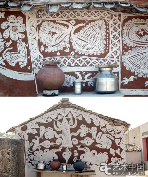 ita Wolf Madan Meena的 培育墙 米纳妇女的动物艺术。这是作者从拉贾斯坦村村民家庭的墙上看到的非常传统的绘画，米纳族的妇女会在自己家泥土做的墙壁和地板上刻画出各种图腾一般的图案。这种绘画通常会根据米纳族的各种节日以及季节的变化为题材，每个家庭都会依据传统把这面墙壁传给自己的女儿。