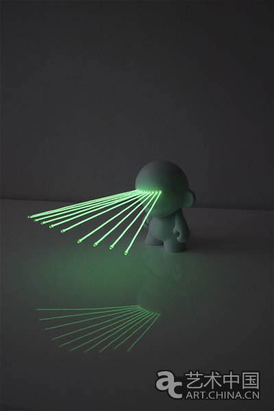美國年輕的燈光藝術家/設計師Marcus Tremonto在Munny百變公仔上展示了他的創意才華，他的創意仿佛使Munny公仔到了科幻的未來。