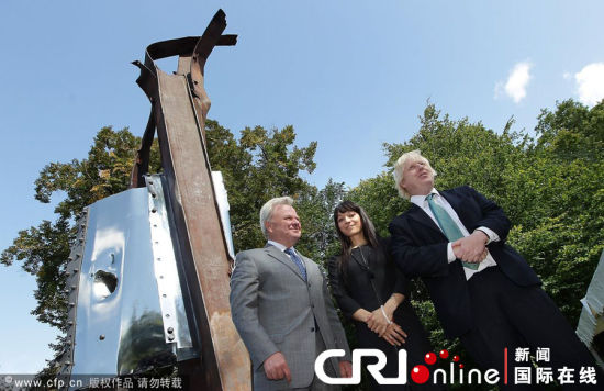 英國倫敦市長和藝術家米亞·安藤為9.11雕塑揭幕。