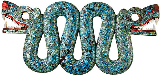 雙頭蛇：這件雙頭蛇是墨西哥阿茲特克藝術的代表，在一塊木條上鑲嵌著約2000塊綠松石。