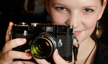 畢加索的朋友、《Life》雜誌前任攝影師David Douglas Duncan的1955年徠卡M3D相機，賣出了136萬英鎊的價格紀錄。 Dieter Nagl/AFP/Getty Images供圖