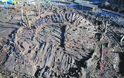 考古学家还发现一个圆形住宅的底层地面。