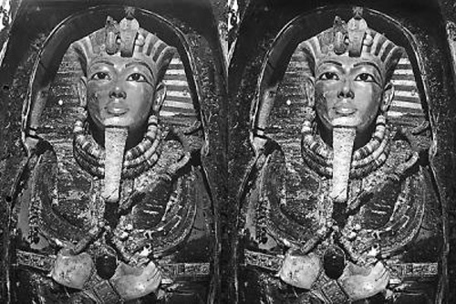 国际 据英国《每日邮报》报道,1922年,有3000年历史的埃及少年法老王