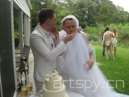 Terence Koh披上婚纱,与其同性男友在纽约举行