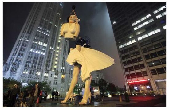 芝加哥的夢露雕塑被拆除