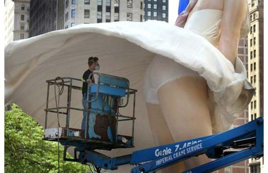 芝加哥的夢露雕塑被拆除
