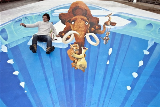 组图：街头画家创作大型3D立体画创纪录