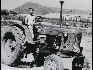 1974-1997年西安美術學院白水農場勞動改造，開拖拉機抽水。