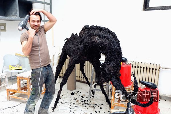 法国艺术家里奥来个展《五月羊》艺术8开幕