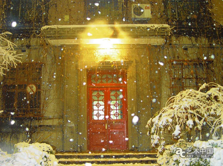 雪中的行政楼小红门