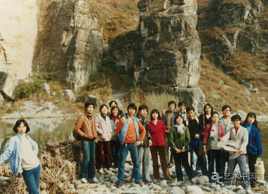 1985年9月，1985级本科生在京郊十渡写生.jpg
