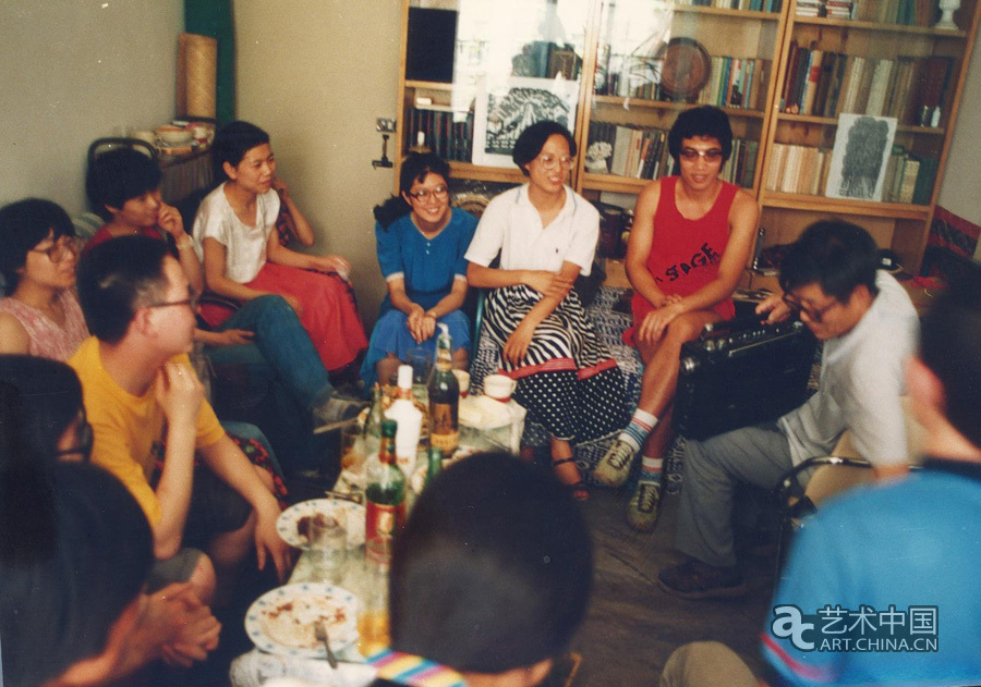 1987年7月，史论系1983级本科生全班同学在吴达志先生家做客.jpg