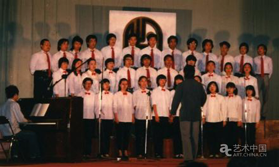 1988年5月，史论系1985级和1987级本科生参加学院红五月赛歌会.jpg