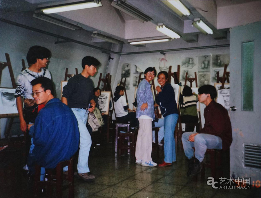 1998年10月，史论系98级素描课情景，任课教师为赵萌