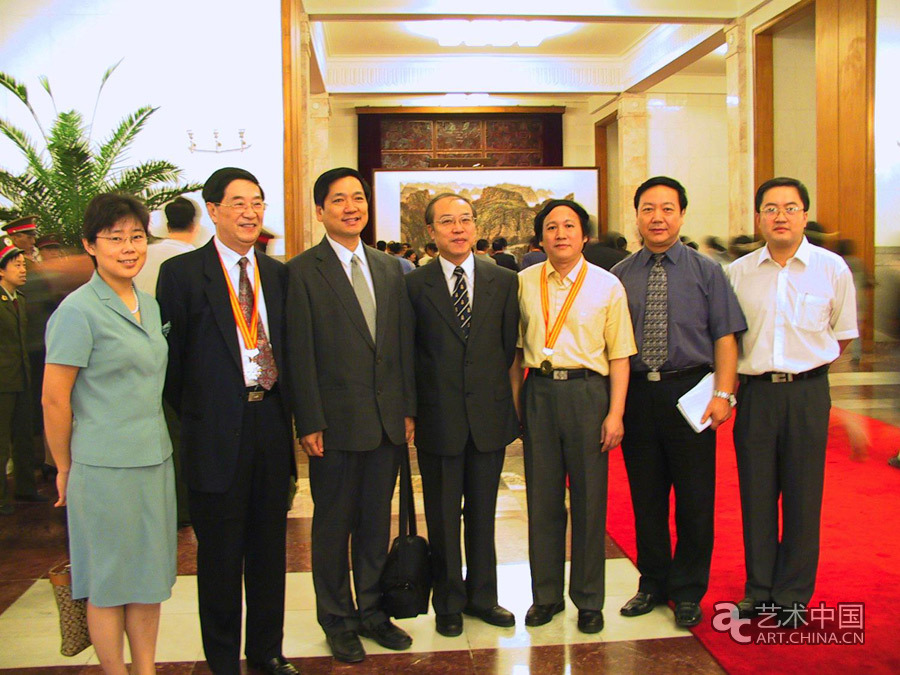 2003年，李砚祖等教师参加首届教学名师奖颁奖大会