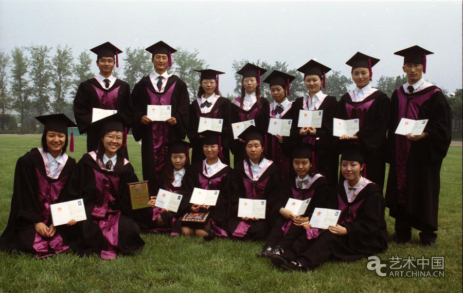 2005年7月，2001级本科生毕业集体照