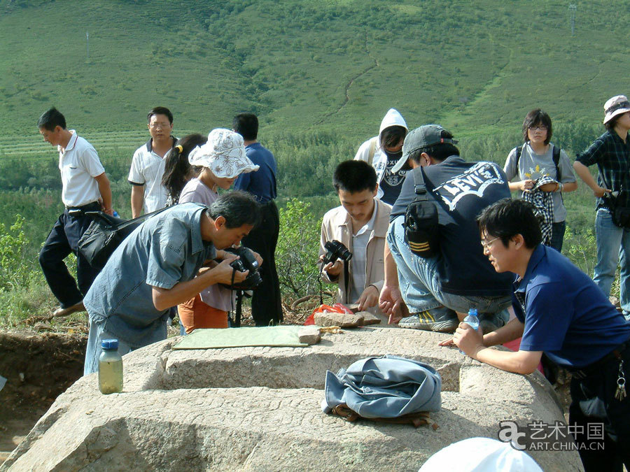 2007年，李静杰、邱才桢老师带学生赴内蒙古东北考察，图为辽祖陵发掘现场
