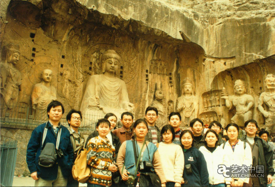 20世纪90年代，杭间、王晓岩带史论系1993、1994级本科生赴安阳殷墟考察