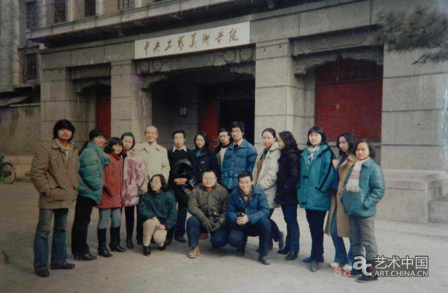 1988年2月85班同学与叶喆民先生合影.jpg