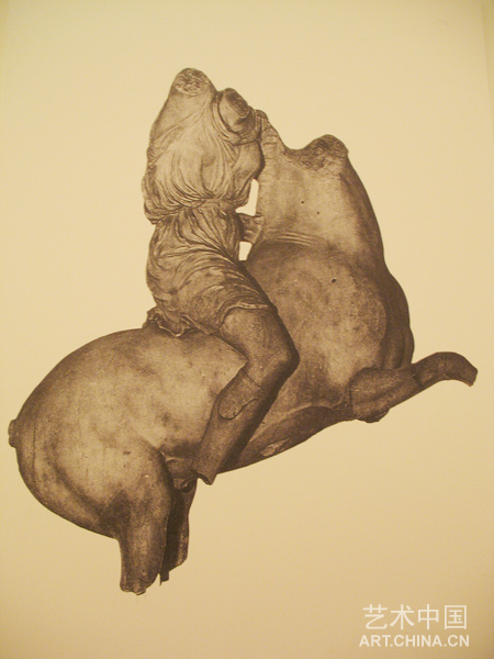 逊女战士坐于马背上,来自埃皮达罗斯的医神阿
