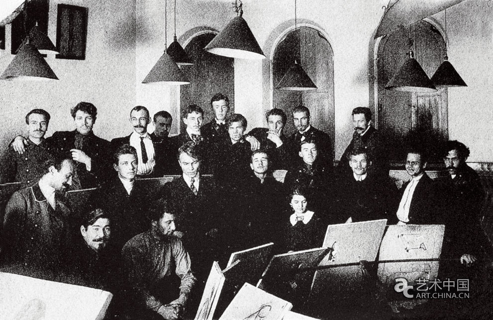 1910年，菲钦在喀山美术学校教室中