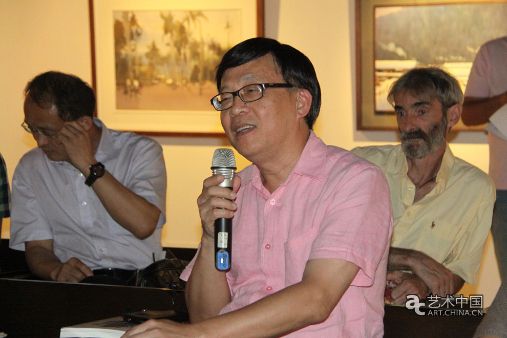 台北历史博物馆馆长张誉腾在台北研讨会上发言