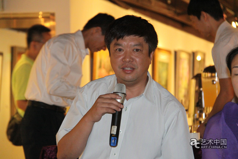 香港易德文化传播有限公司总经理马万强在台北研讨会上发言