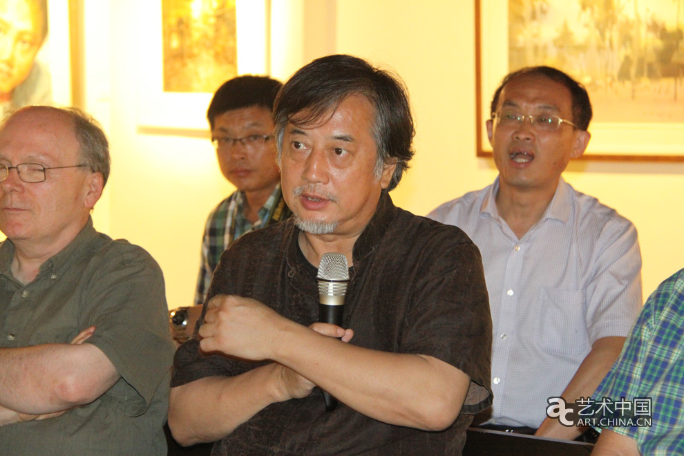 敦煌研究院美术研究所所长侯黎明在台北研讨会上发言