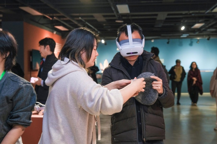 第二届人民艺术论坛暨“人民艺术·匠心传承”非物质文化遗产主题展在中国人民大学举行