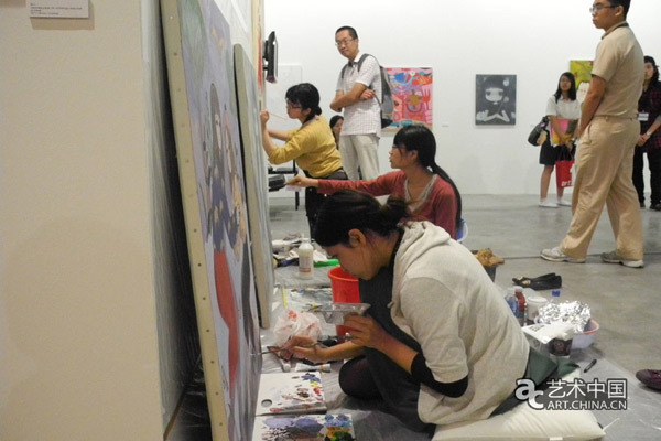 日本画廊把创作搬到了展会现场