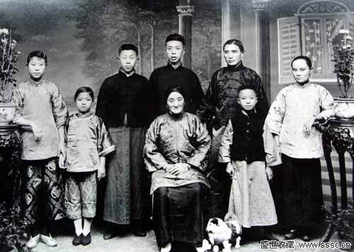 卢芹斋与在中国的亲人们（后排右二为卢芹斋）