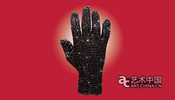 迈克尔杰克逊的黑水晶手套在澳门拍卖