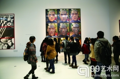 上海復旦大學視覺藝術學院組織二年級學生參觀“電場：超越超現實——法國蓬皮杜中心藏品展”