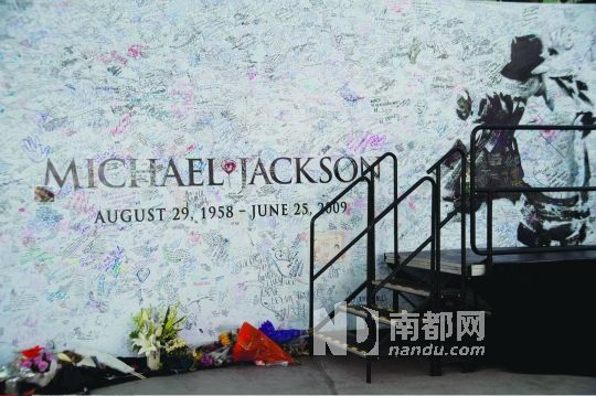 杰克逊去世已满四年，但粉丝们从未忘记他。
