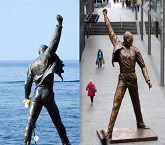 左為日內瓦湖畔的銅像，右為皇家劇院門口的銅像